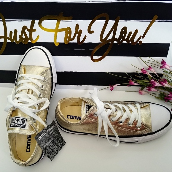 Converse Shoes - 👟 🆕Converse Women's Sneakers